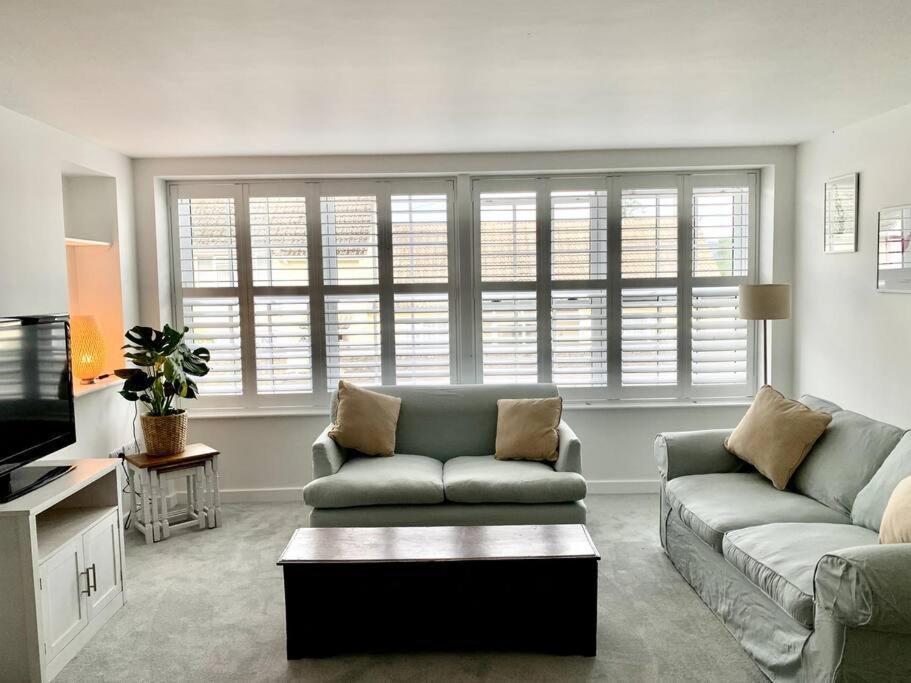 Newly Refurbished Uplyme Getaway Apartment Exterior photo