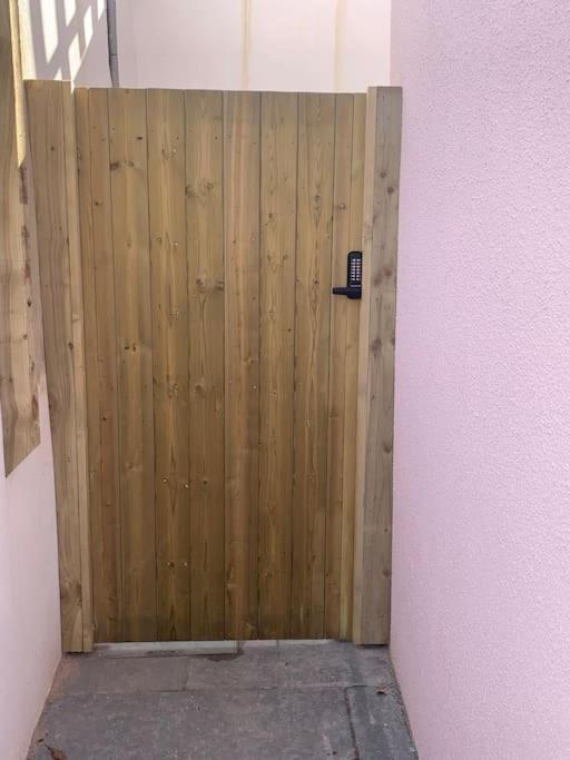 Newly Refurbished Uplyme Getaway Apartment Exterior photo